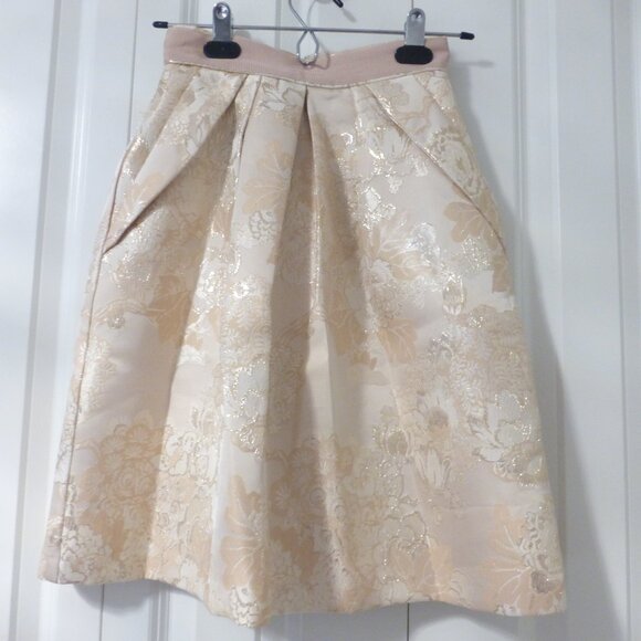 LE CHATEAU Cream and gold jacquard floral A-line skirt - Picture 1 of 10